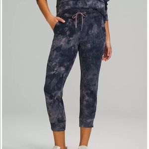 Lululemon High-Rise Cropped Jogger